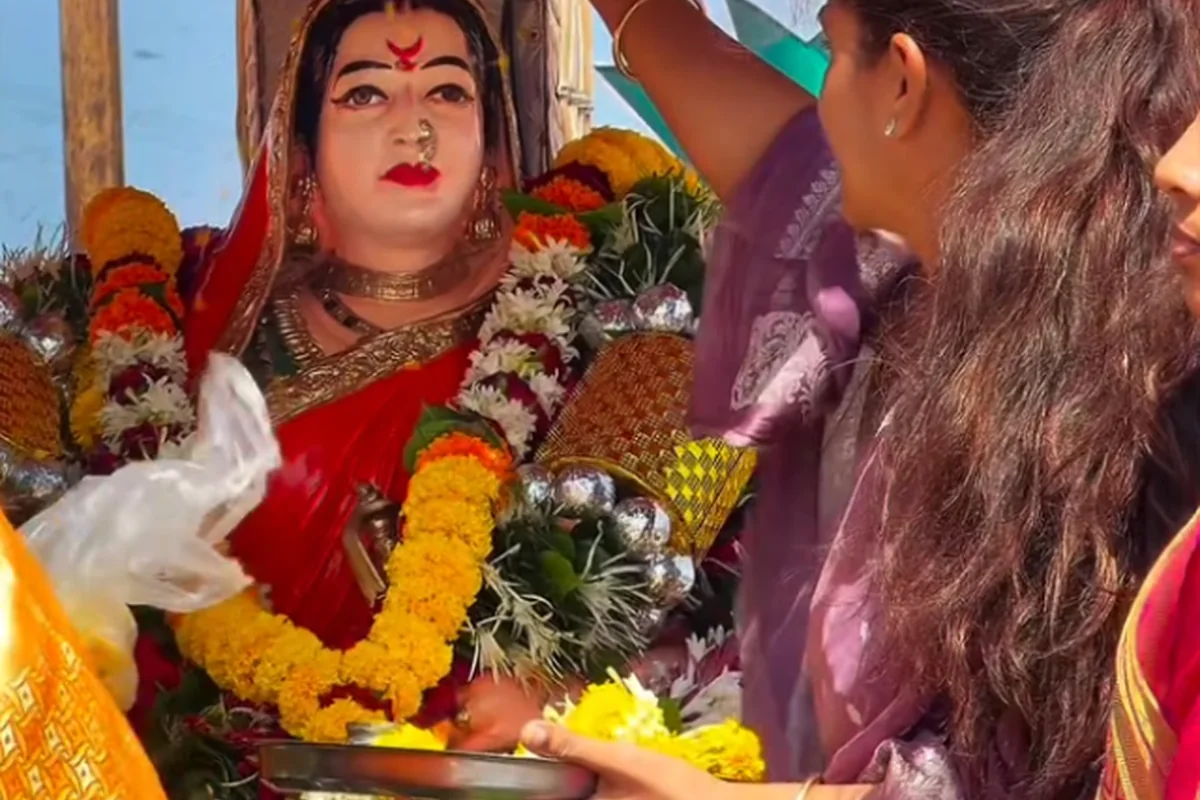 शिरूर शहरात माँसाहेब जिजाऊ अभिवादन रथ यात्रेचे स्वागत